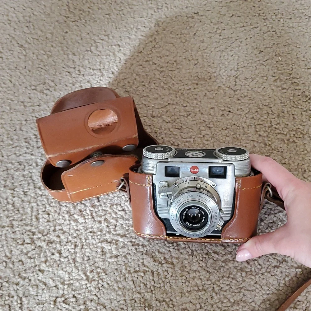 Kodak Signet 35 Camera – Vintage 1950s Rangefinder w/ Leather Case
